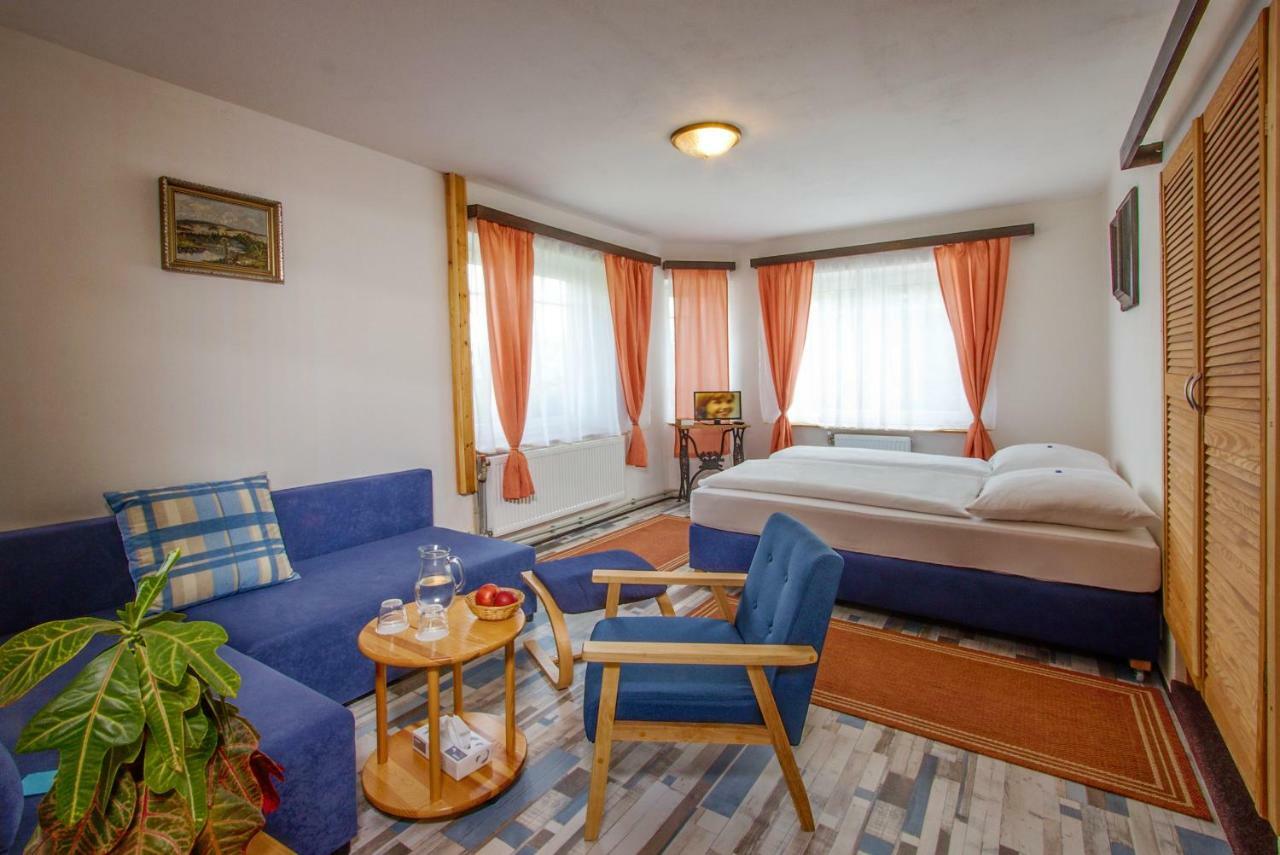 Rodinny Hotel Kaiser Desná Exteriör bild