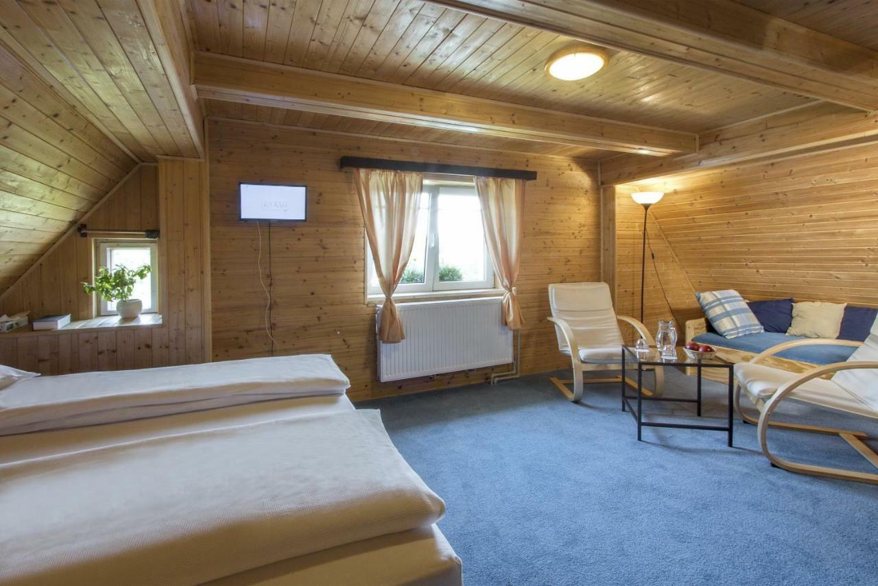 Rodinny Hotel Kaiser Desná Exteriör bild