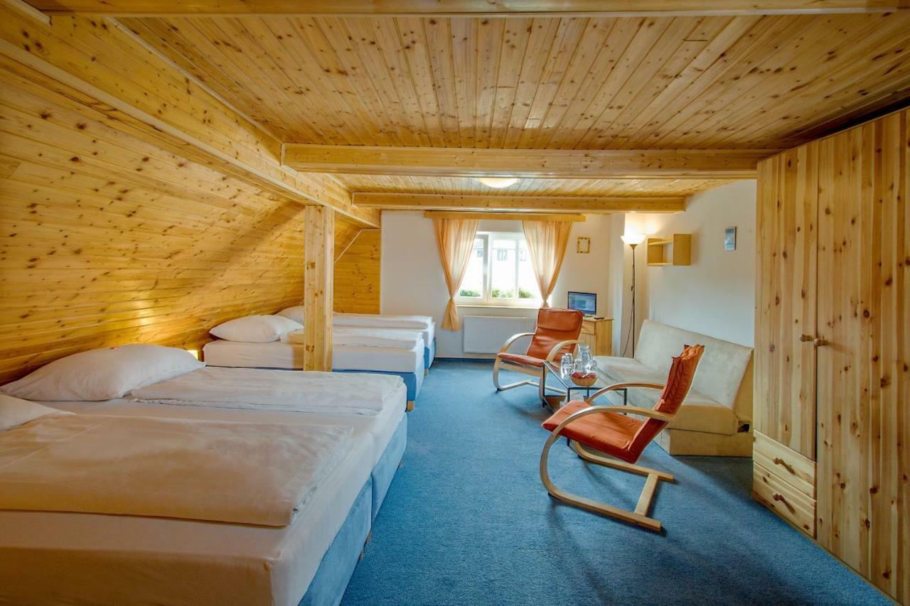 Rodinny Hotel Kaiser Desná Exteriör bild